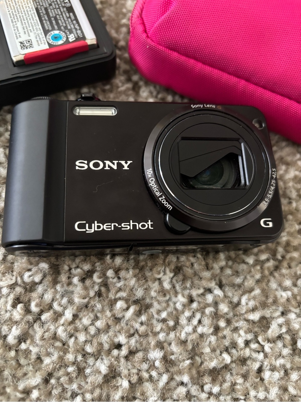 Sony Cyber-shot Black Compact Digital Camera with Pink Carry Case - Picture 2 of 8
